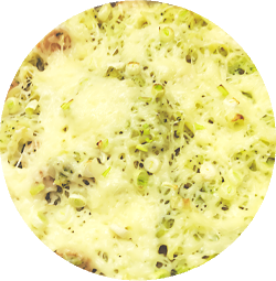 Brokkolis-grillkolbászos tészta csőben sütve